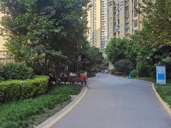 重庆合川合川滨江路兆甲滨江国际滨江国际小区环境好 交通方便 居家