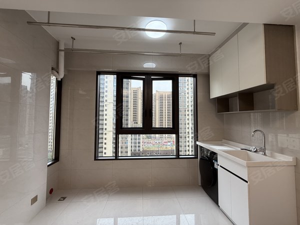 南昌红谷滩九龙湖力高御景天城缺的床可配，装修很漂亮，楼下地铁口力高御景天城 3室电梯房出租房源真实图片