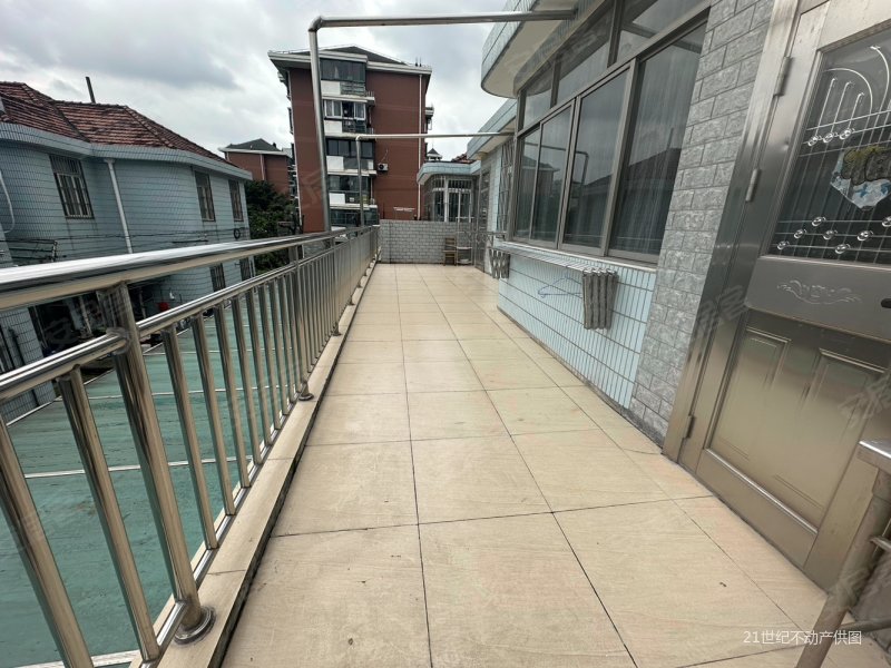 店长里荐!新上房源!金鑫花园(别墅)   精装修 产权清晰