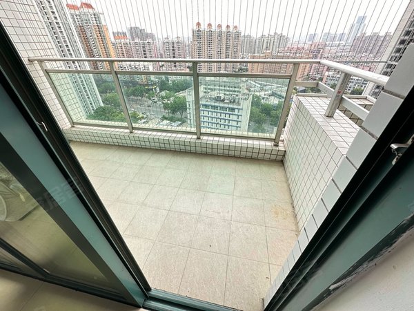 广州海珠工业大道南第三金碧花园金碧花园三期 三室两卫 配套齐全