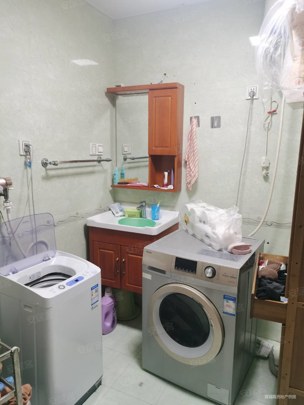 天利广场3室2厅2卫146㎡南北69.8万