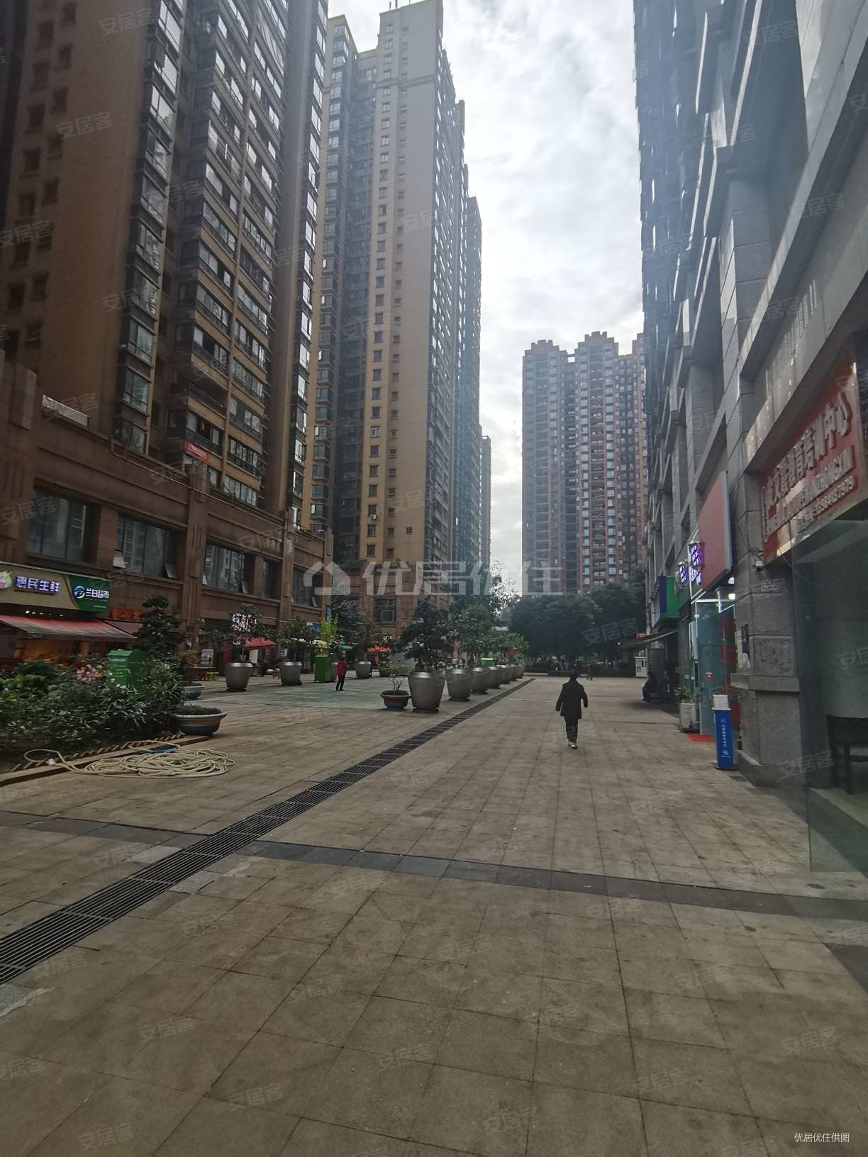 花果园半山小镇2房满2无尾款视野无遮挡