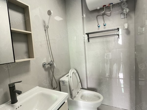 金华东阳东阳江北五星大厦人民路第一百货附近  标准家电齐全 一室一厅 房间空气环境好出租房源真实图片