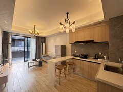 武夷山武夷武夷城区押一付一实价！建发山外山 小区门口 电梯高层 精装俩房带露台出租房源真实图片