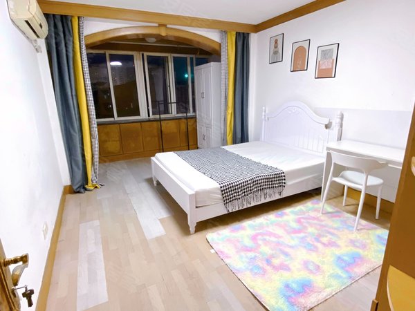 青岛市南福州南路闽江花园短租 出门麦凯乐 近远洋广场 2号线地铁 燕