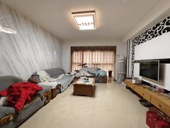 河池金城江金城江城区城东电梯四房两厅两卫租金1800家电家具齐全拎包入住出租房源真实图片