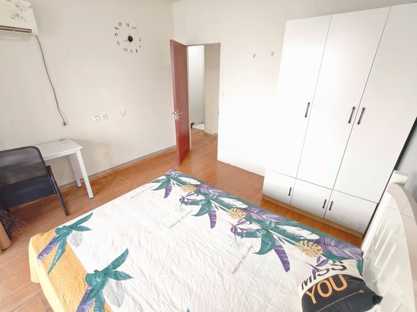 【多图】中垠御苑,国际会展中心租房,高新万达附近,四户合租有厨房