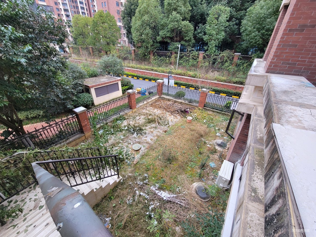 高新银泰旁悦湖山院六层真洋房二楼带院低密度更舒适