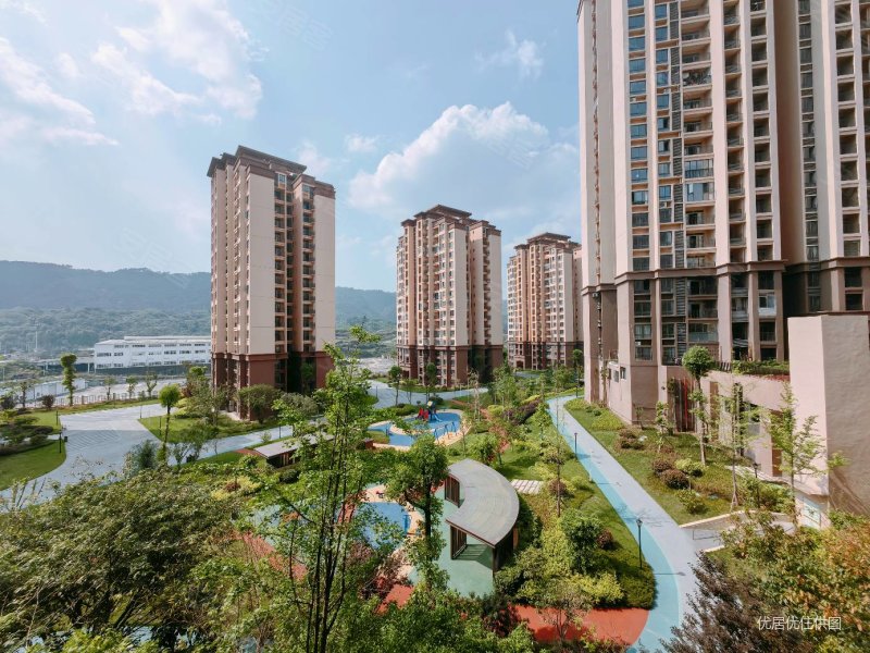 银翔城精装三房 次新小区 环境好,盛世豪庭(合川)二手房,60万,3室2厅