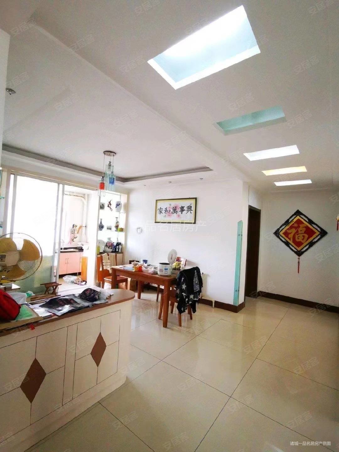 精装带车库 商超市场近交通便利房主急售五十万出点头就卖,龙都花园