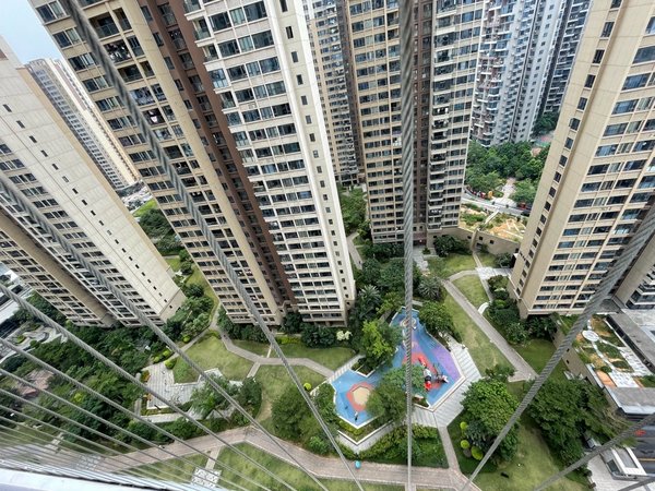 深圳宝安塘尾华强城(一二期)华强城80平两房配齐租4400元出租房源真实