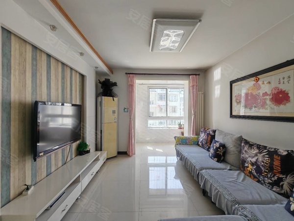 天津西青杨柳青英伦名苑英伦名苑 五楼出租 精装两室 第一次租 家电