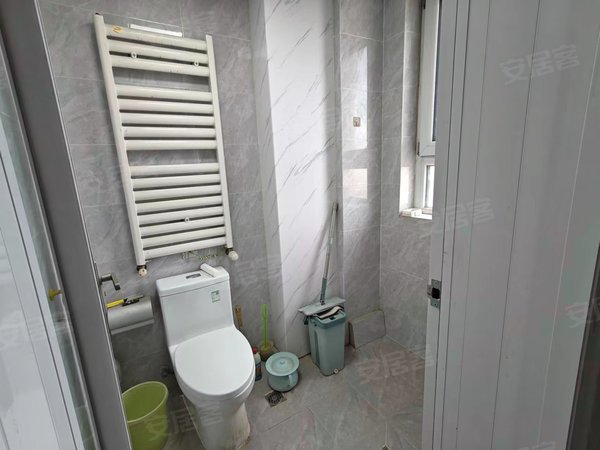 济南市中王官庄世茂原山首府首租房 好停车 有电梯 价格可谈 全套家具