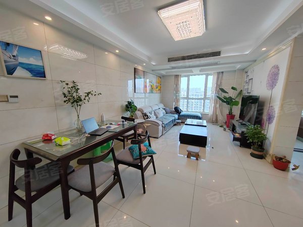 高铁站新中医院附近,金宸国际花园两室电梯房,价钱可谈有钥匙