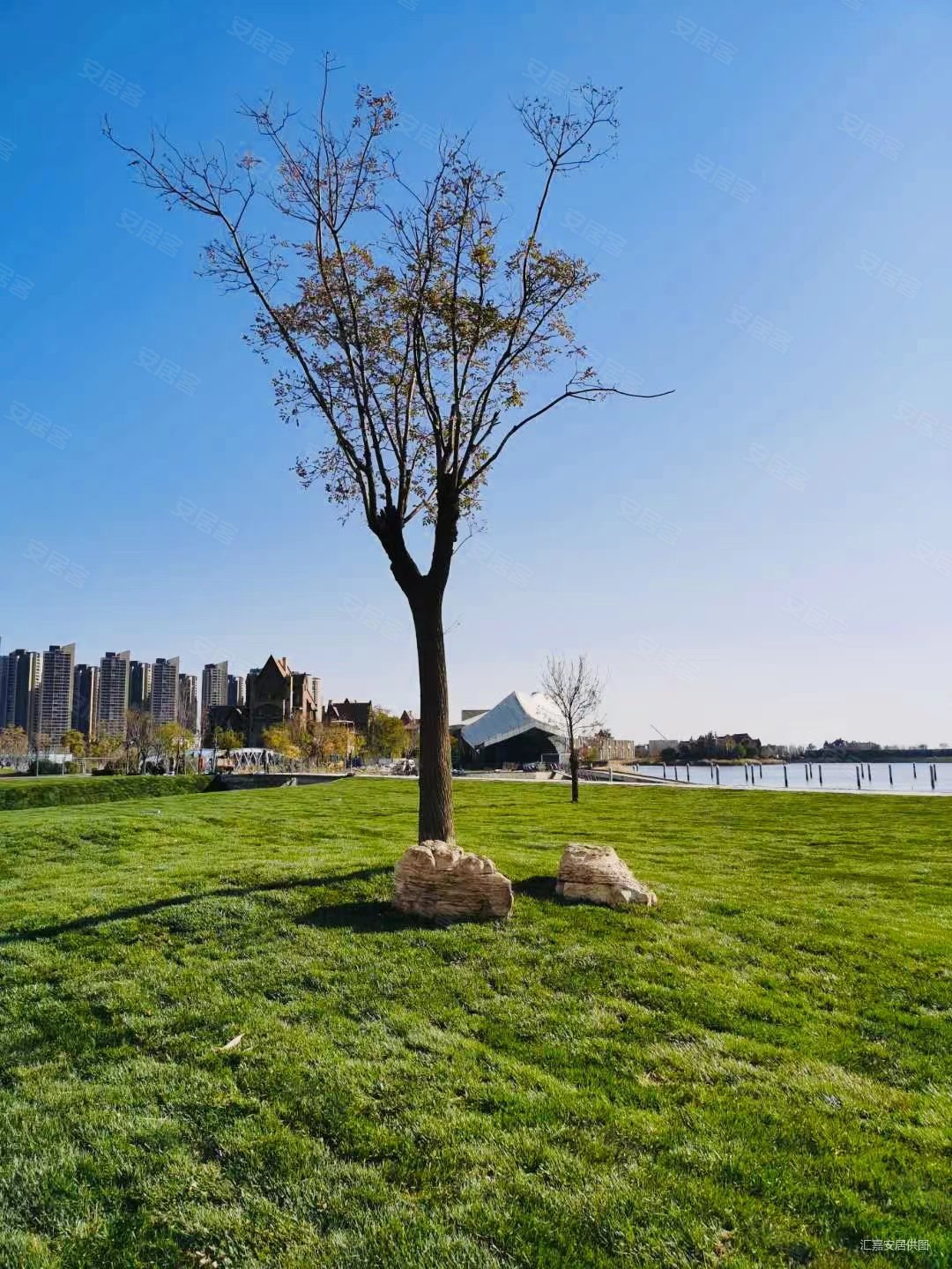 天嘉湖花园(别墅)6室2厅4卫252㎡南北290万