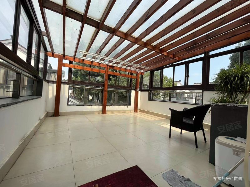 房东大跳水苏式园林水岸清华联排别墅全新装修