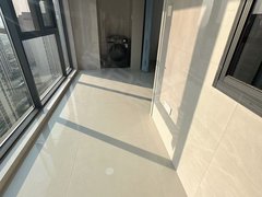 阜阳临泉光明南路公园里，站在阳台俯瞰文泉公园，精装修旁边就是三中分校和爱琴海出租房源真实图片