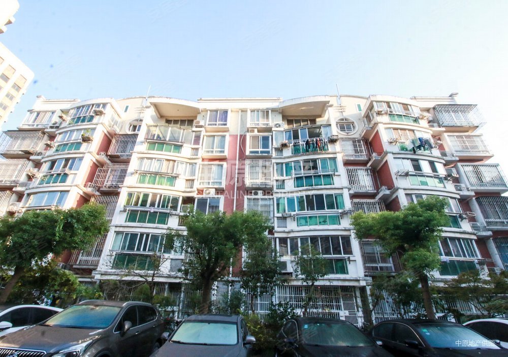 主卧朝南,小区中心位置,采光充足,得房率高,春晖苑二手房,423万,2室2