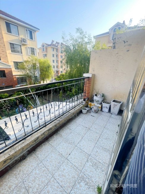 水岸花园 二楼 带一个外置阳台 位置好 楼下就是广场