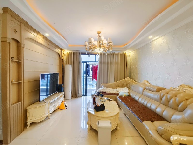 高楼层采光充足 商业配套成熟 板楼 临地铁 小三居 出行方便,阳光汇