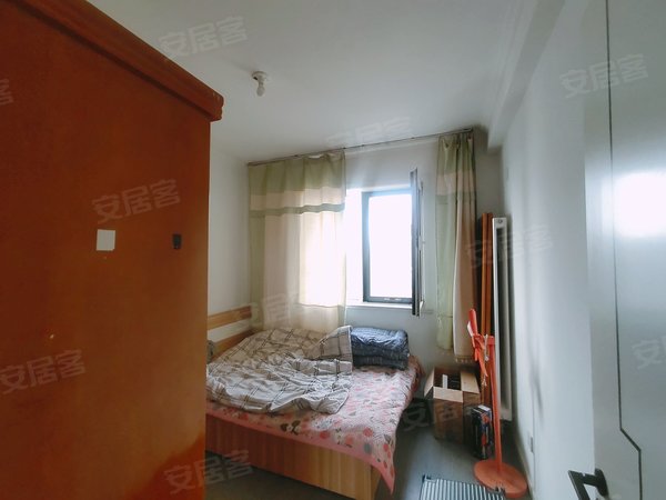 青岛即墨通济山东华府东c区山东华府东c区 3室1厅1卫  电梯房 精装修