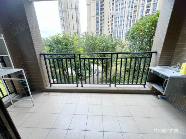 保利花城 136方精装四房 东南向望花园 带入户花园随时看房