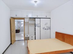 巨野巨野城区巨野市区书香苑步梯低层简单装修，家具家电齐全，拎包入住。出租房源真实图片