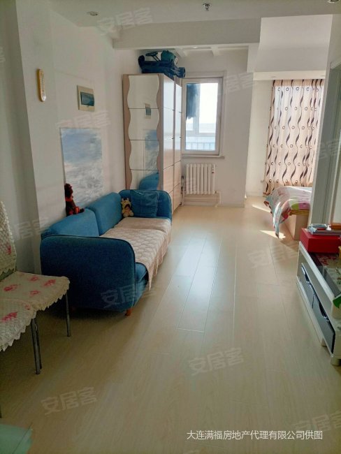 苹果公寓电梯房干净亮堂电梯一看就看中