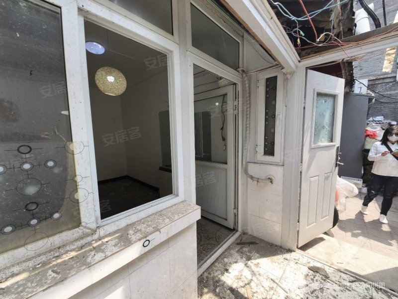 东四十二条21号院1室1厅1卫17.6㎡南245万