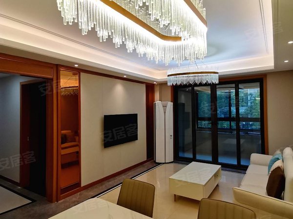 镇江润州镇江万达中海润江府万达苏宁新政府旁南徐恒大火车对面中海