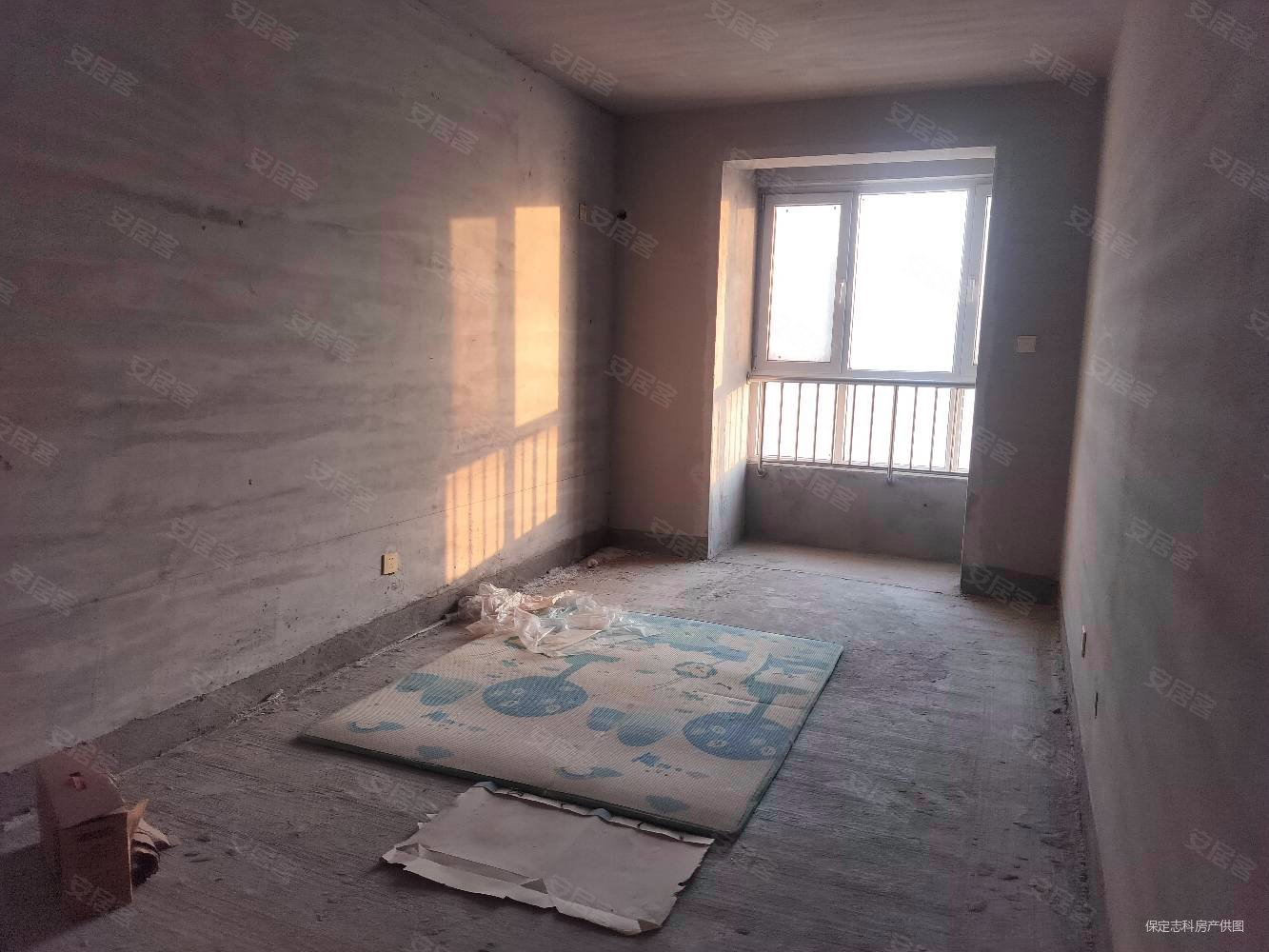 荣联天下城(北区)3室2厅2卫141.1㎡南北86万