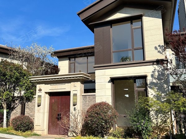 昆明安宁太平新城俊发玉龙湾(别墅)精装两层小别墅 院子硬化 空房出租