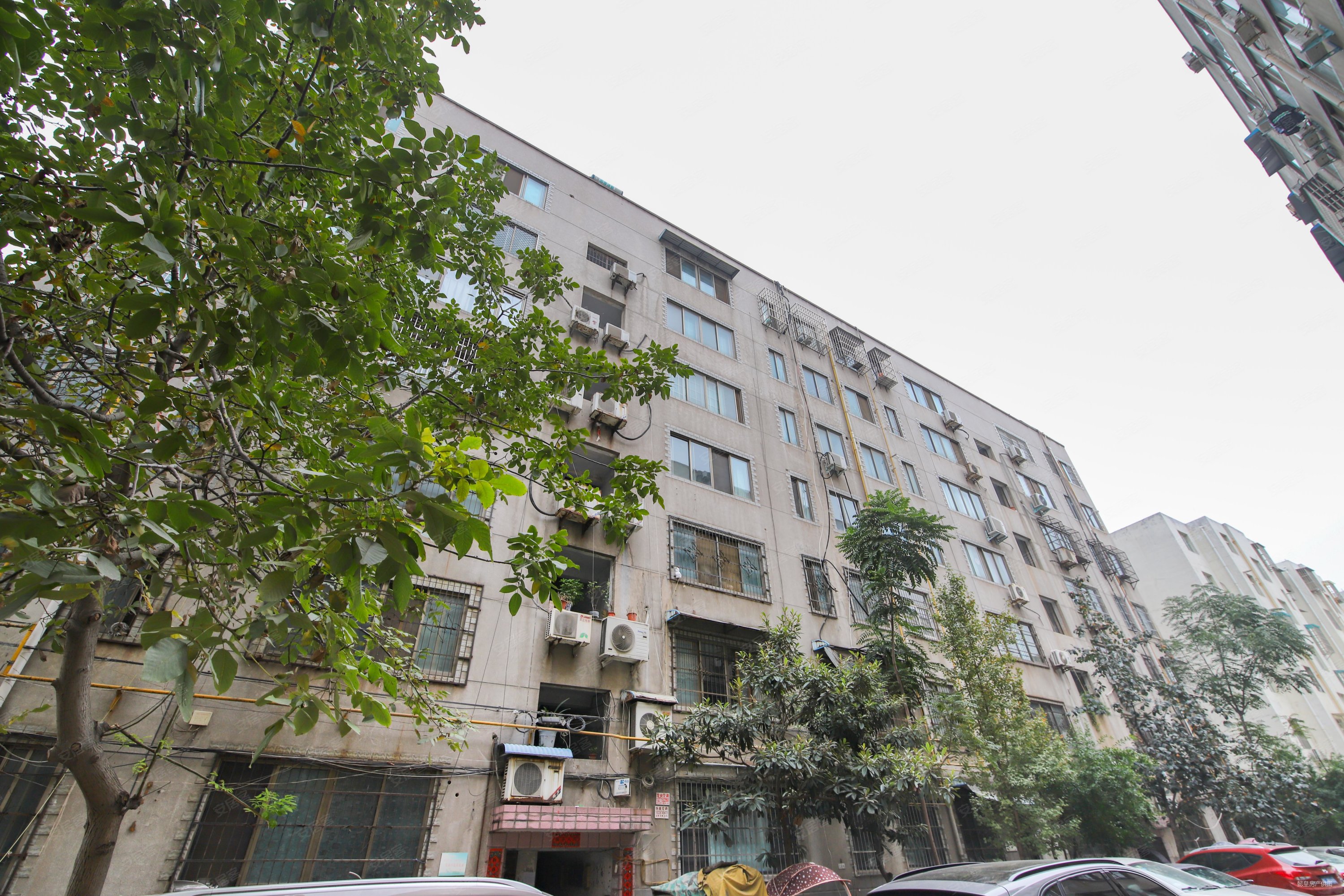 送私人露台三室低价出售九洲城中州万达百货楼玻璃厂旁