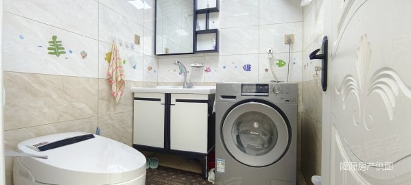 明湖公馆3室2厅2卫139.9㎡南北83万