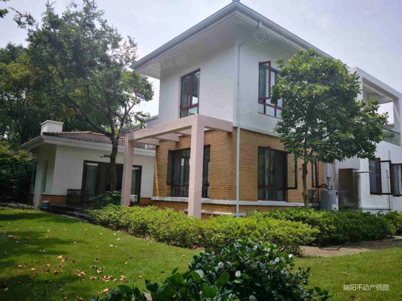 大隐隐于市康桥半岛翠庭别墅占地千平两层独栋几年难出一套