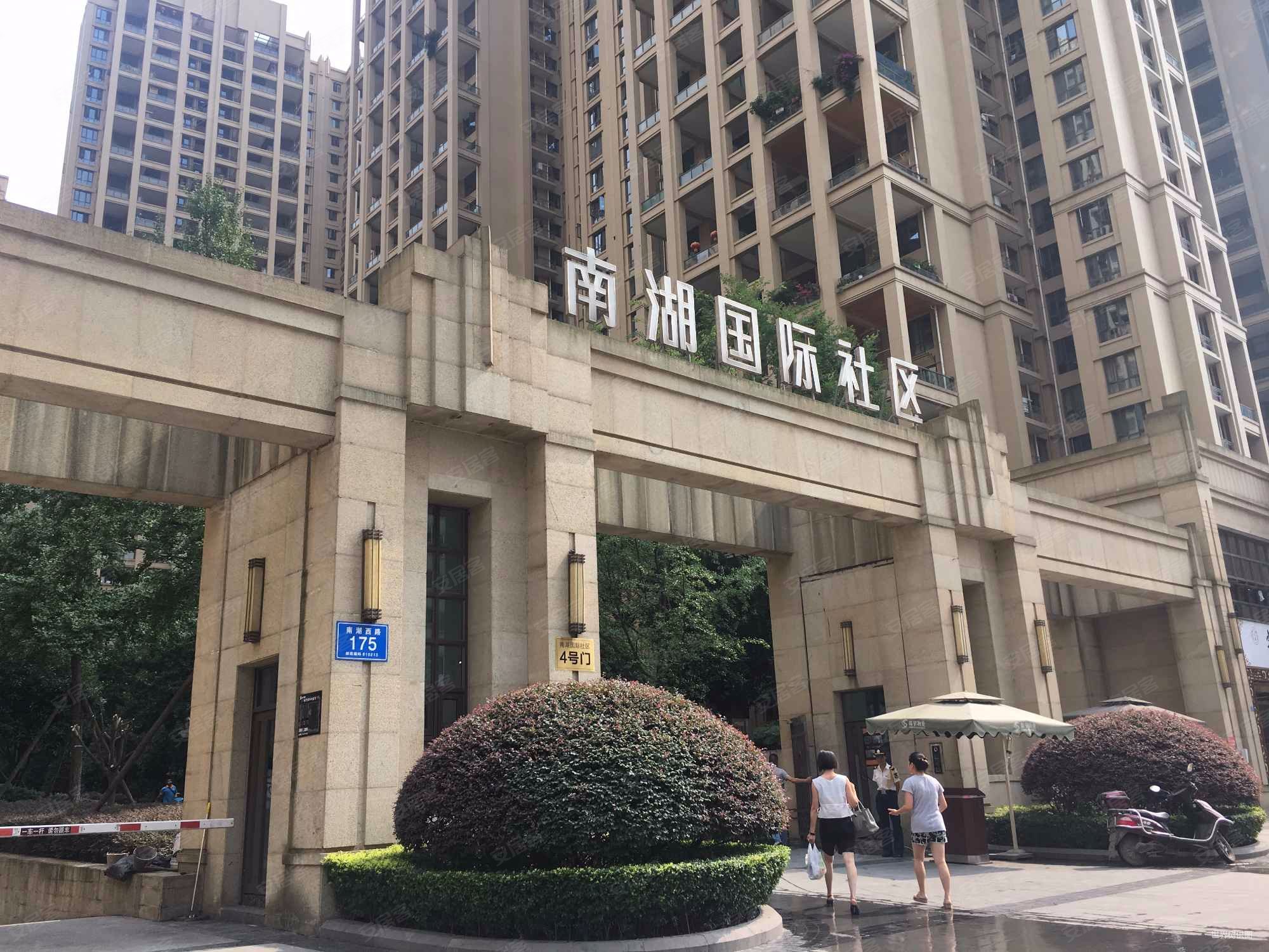 南湖国际社区(南区)3室2厅2卫124.39㎡东南万