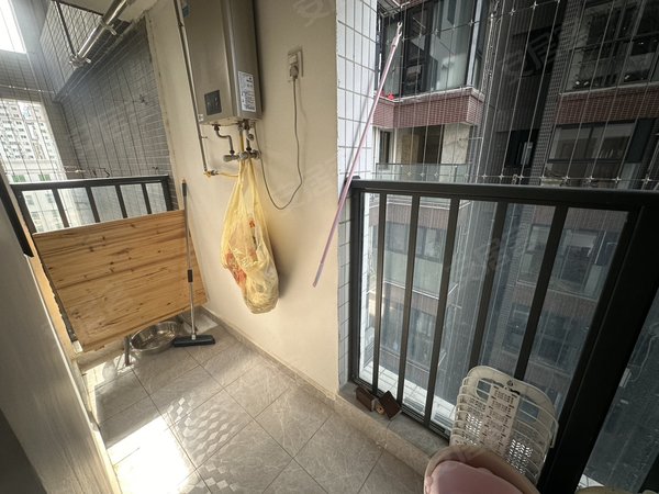 潮州湘桥潮枫路滨江华府滨江华府电梯中层70平2房,东南向,出租,只租