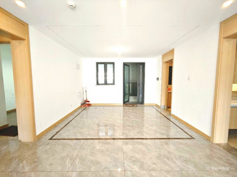 满两年临近草海湿地公园次新小区,融创文旅城山语海北区二手房,149万