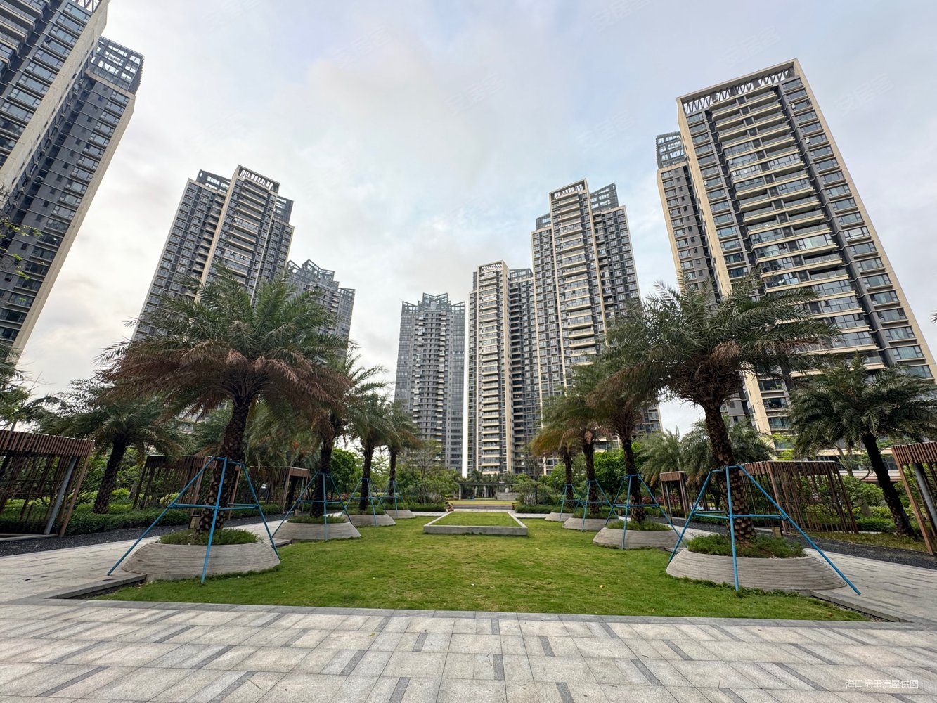 海口湾保利中央海岸一线海景精装修三房南北通透满二