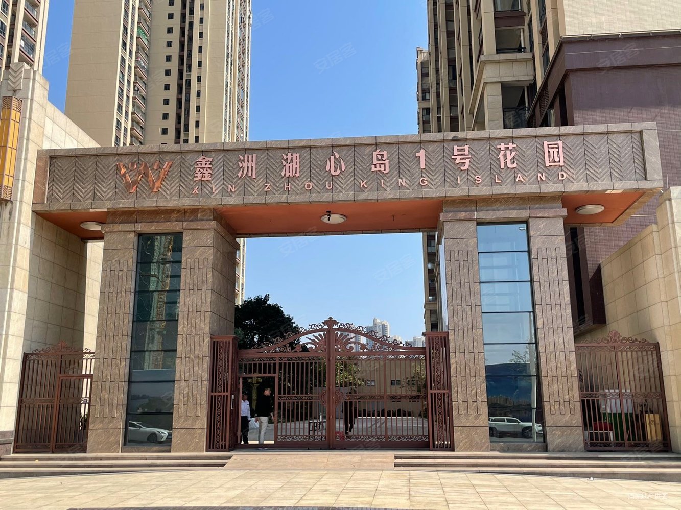 鑫洲湖心岛1号4室2厅2卫139.25㎡南北202.8万