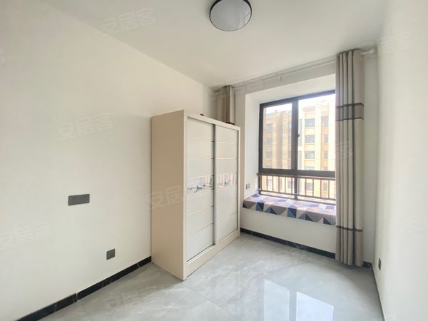 临沂罗庄盛能游乐园康桥公馆康桥公馆 电梯洋房 有暖气 很暖和 停车