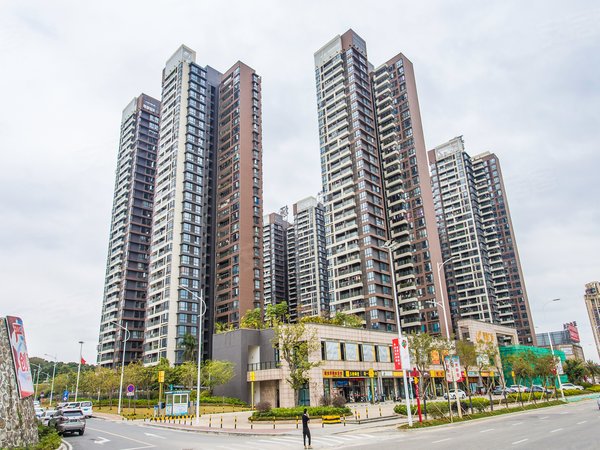 广州增城新塘豪进广场不要错过!全新豪进广场三房!干净立正!