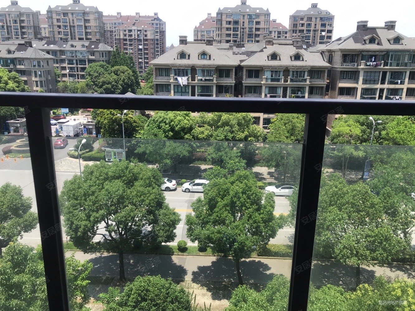 君逸公馆3室2厅2卫136.64㎡南279万