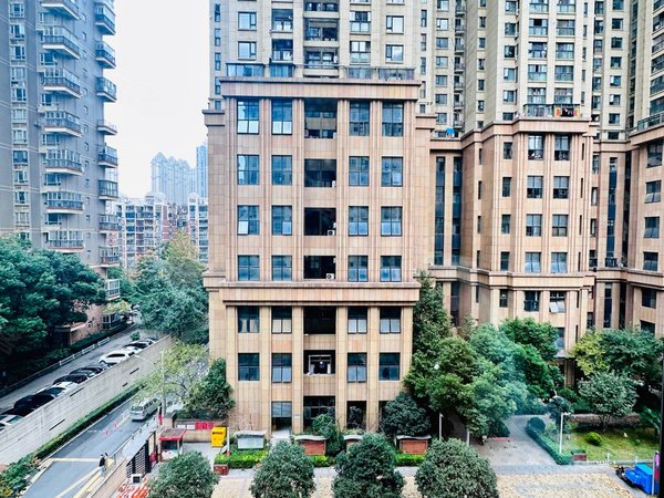 中北路租房,楚河汉街~中国铁建中心~押一付一~地铁口~水果湖~洪山广场