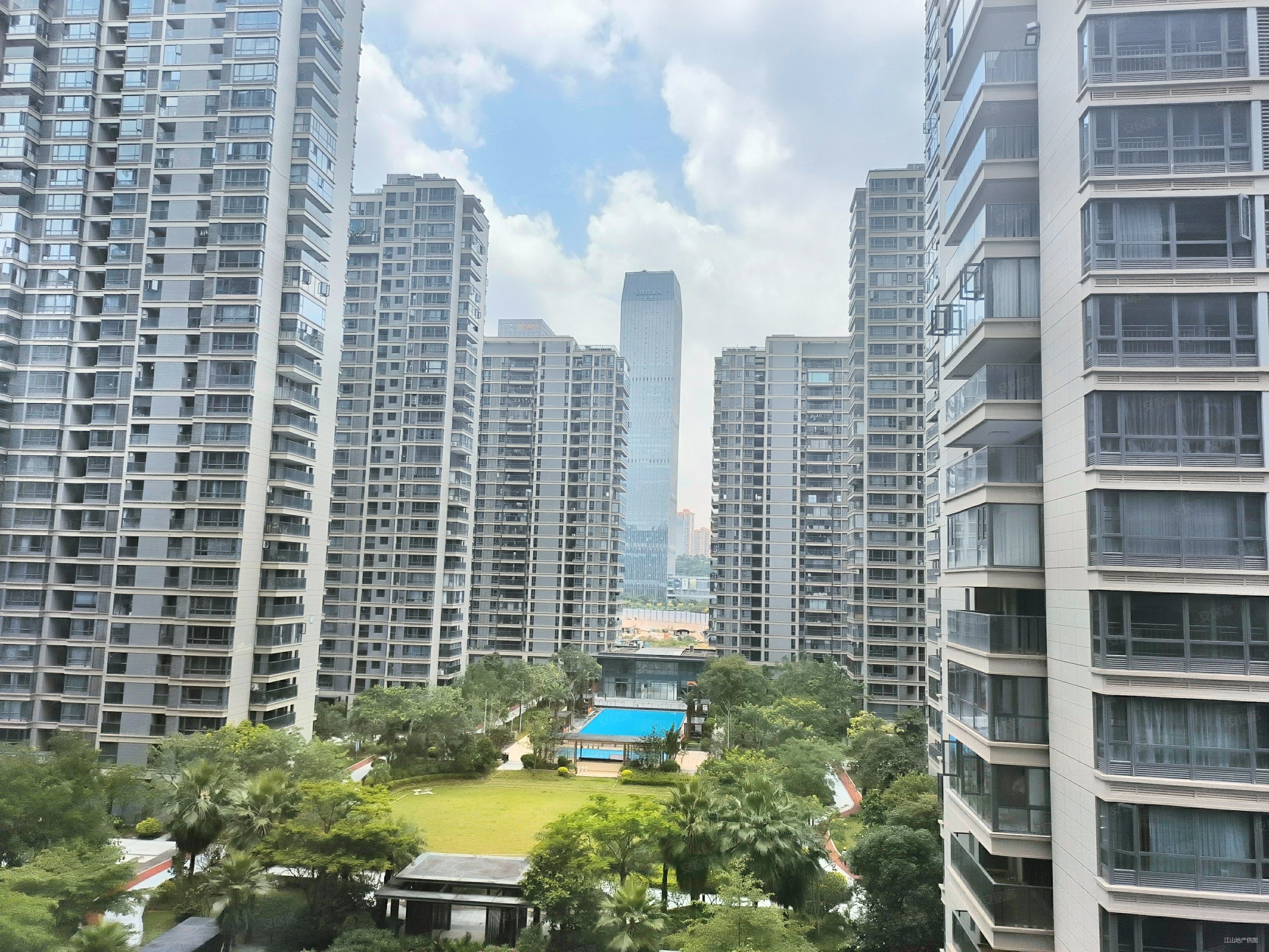 绿城春江明月5室2厅2卫164.55㎡南北228万