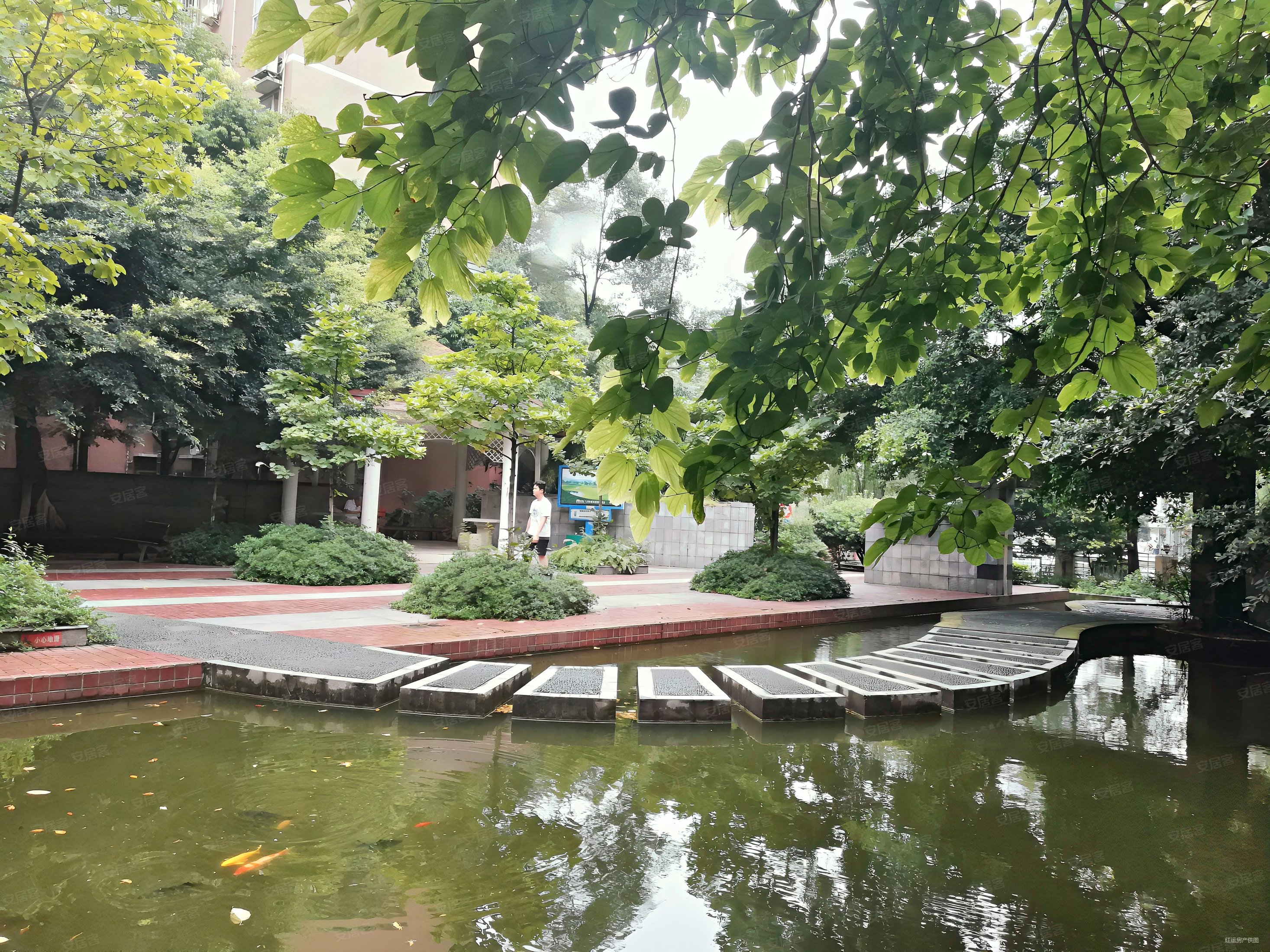 蜀都花园精装套一,对中庭很安静