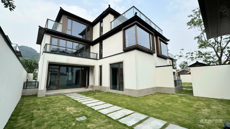 北区合院 位置较好花园较大 南入户 南北大花园 北边临河,宜和东方园