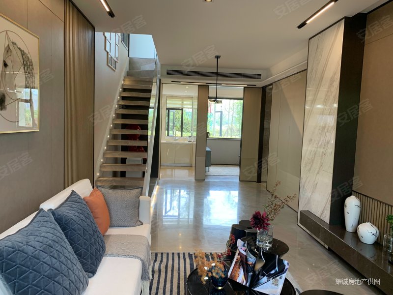 天府二街丨精装六米复式(带20平私人花园)通气民用~随时看房