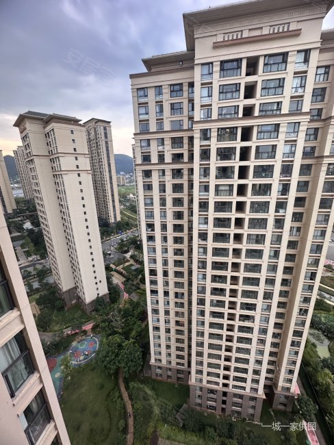 金川路地铁口 绿地香树花城 2梯4户带车 西南户型 诚心出售