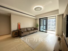 蟠龙新出 全新豪装未入住过 整屋定制 家具家电齐全 诚意出租